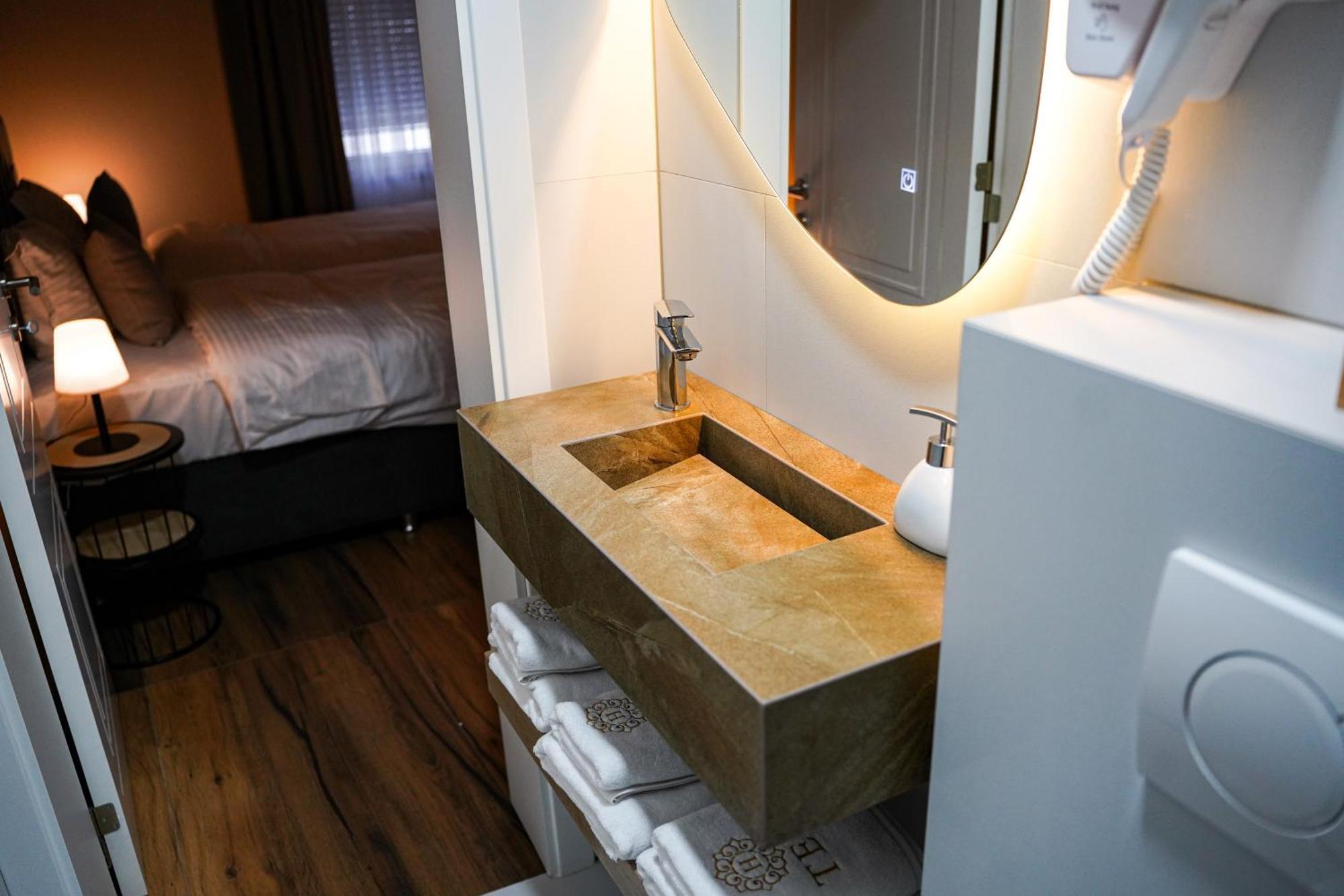 Ten Guest House Priştine Dış mekan fotoğraf