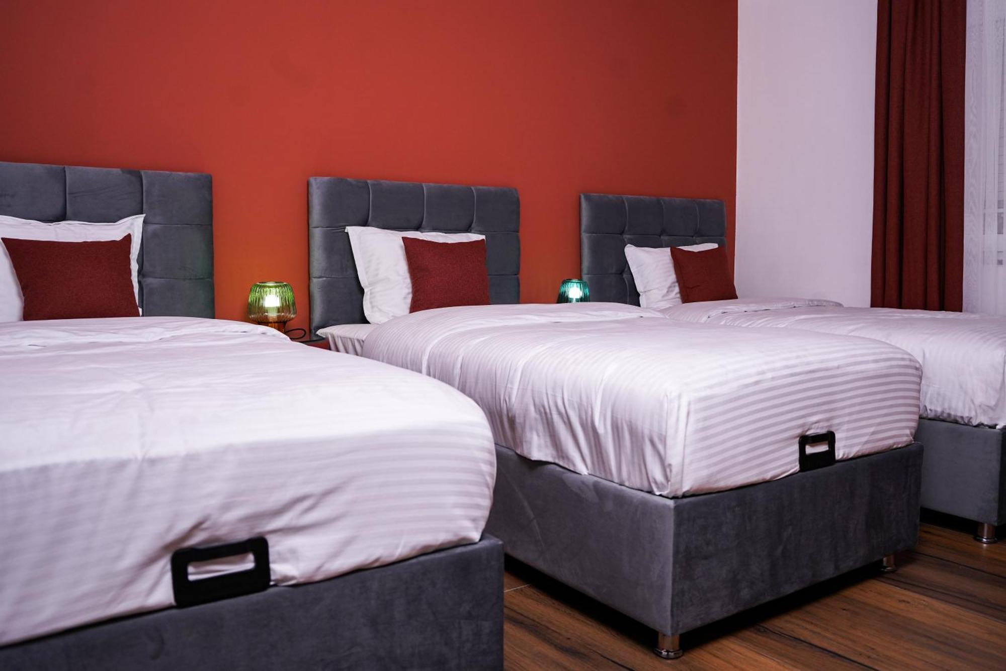 Ten Guest House Priştine Dış mekan fotoğraf